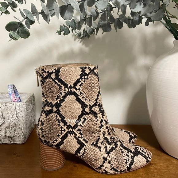 Snakeskin brown booties - Picture 1 of 2